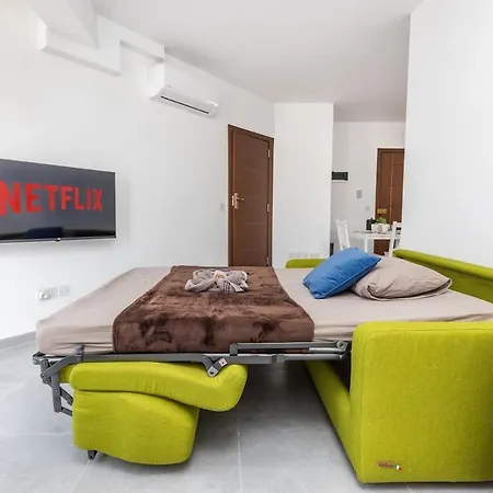 Luigi 1 Bedroom Сент-Полс-Бей