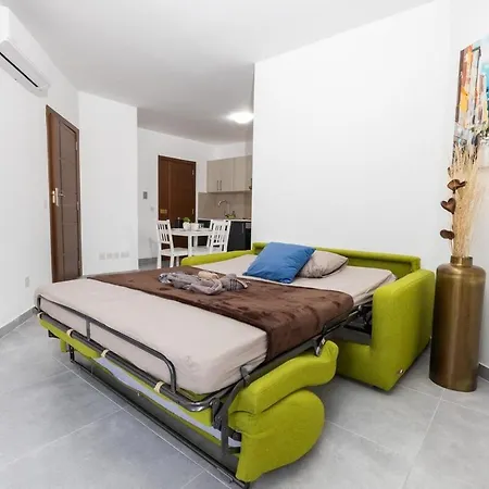 Luigi 1 Bedroom Сент-Полс-Бей