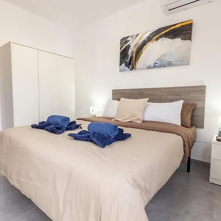 Luigi 1 Bedroom Сент-Полс-Бей